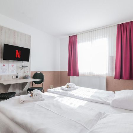 Hotel Cafe Galerie - Smart Tv - Free Parking Garbsen Εξωτερικό φωτογραφία