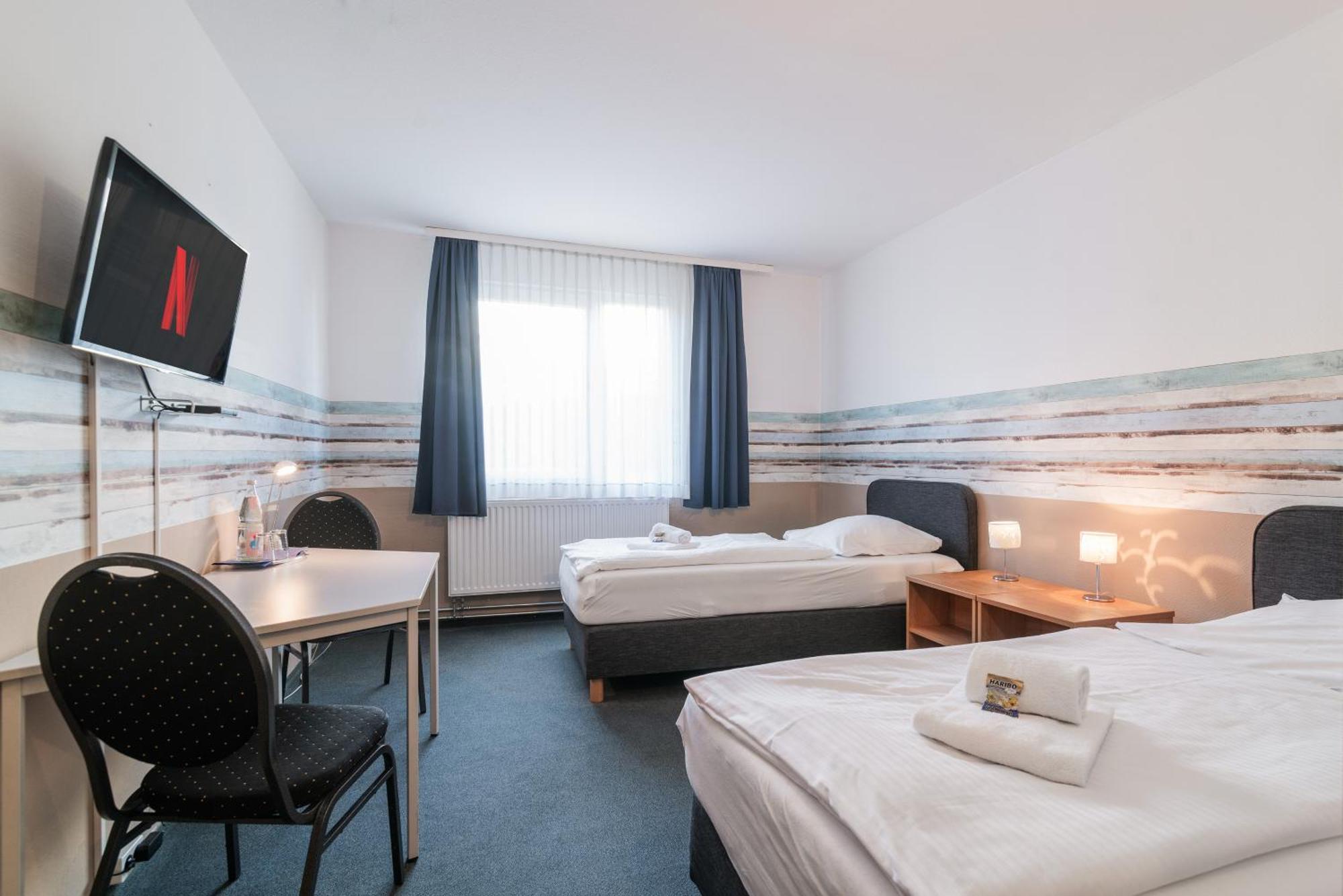 Hotel Cafe Galerie - Smart Tv - Free Parking Garbsen Εξωτερικό φωτογραφία