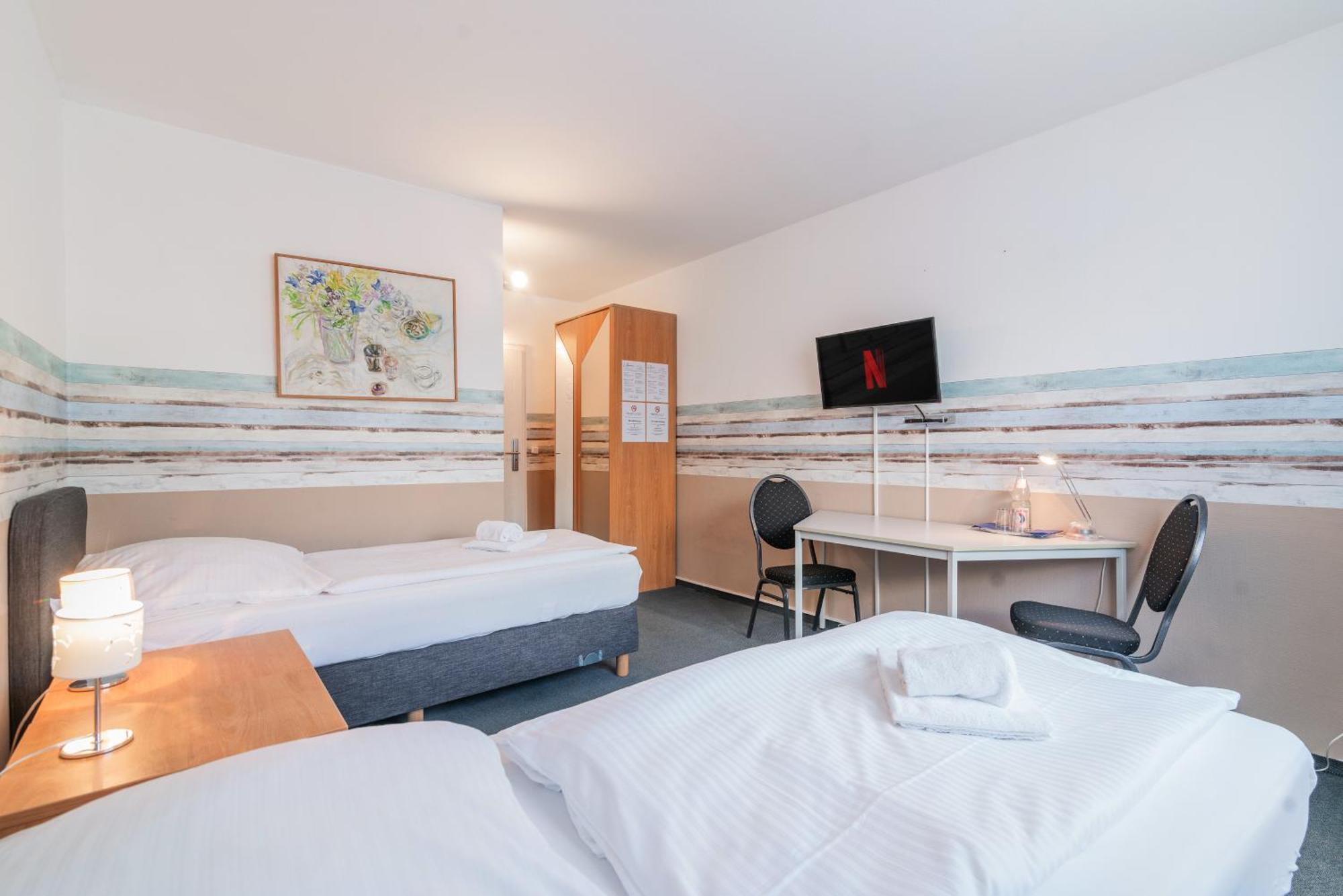 Hotel Cafe Galerie - Smart Tv - Free Parking Garbsen Εξωτερικό φωτογραφία
