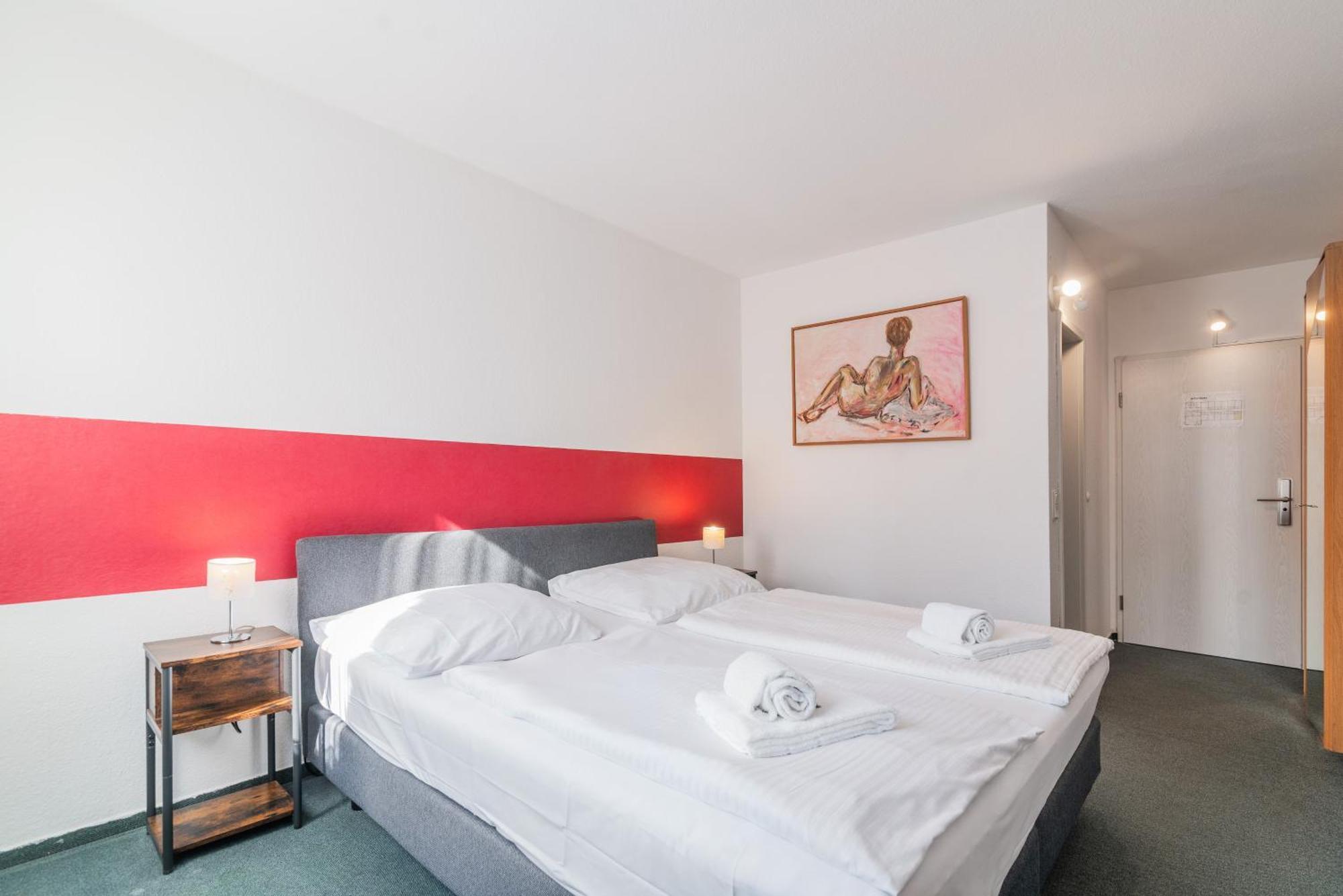 Hotel Cafe Galerie - Smart Tv - Free Parking Garbsen Εξωτερικό φωτογραφία