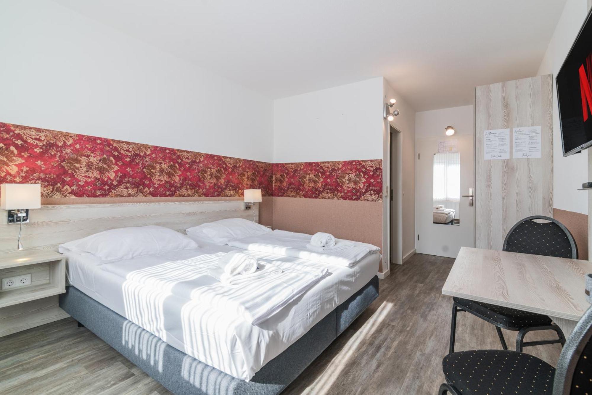 Hotel Cafe Galerie - Smart Tv - Free Parking Garbsen Εξωτερικό φωτογραφία